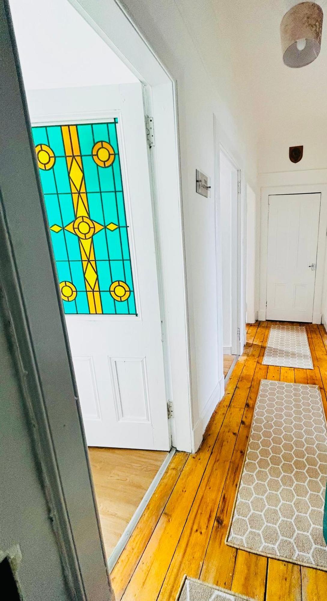 The Lazy Lion - Spacious 2 Bedroom - Town Centre Holiday Home Apartment Port Glasgow Zewnętrze zdjęcie